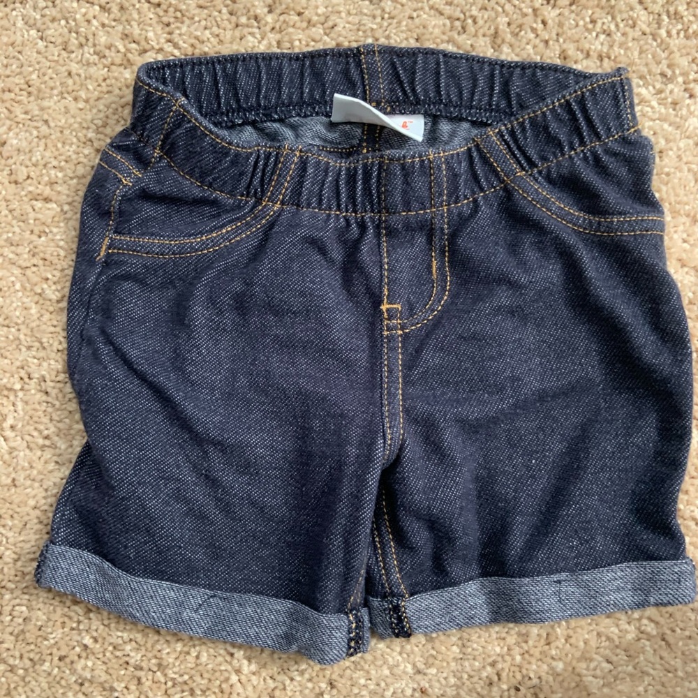Stretchy denim shorts. 3t
